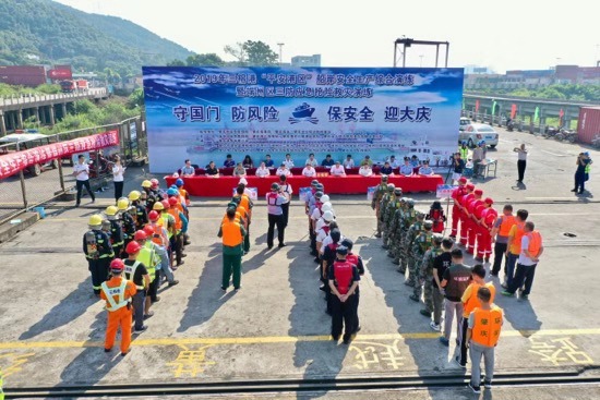 2019年三榕港“平安港區(qū)”船岸安全生產(chǎn)  綜合應(yīng)急演練暨端州區(qū)三防應(yīng)急搶險救災(zāi)  演練圓滿完成